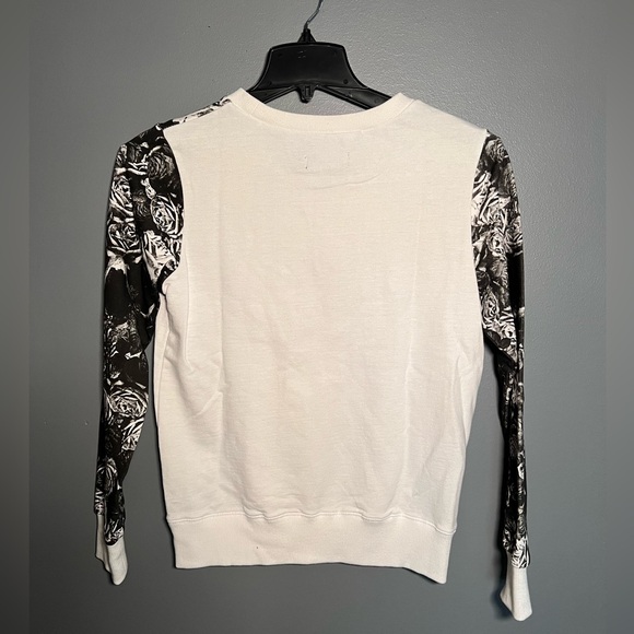 Skull and Roses - Picture 3 of 4